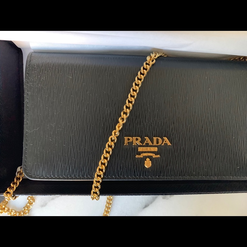 Prada saffiano leather crossbody bag with chain - Picture 2 of 6